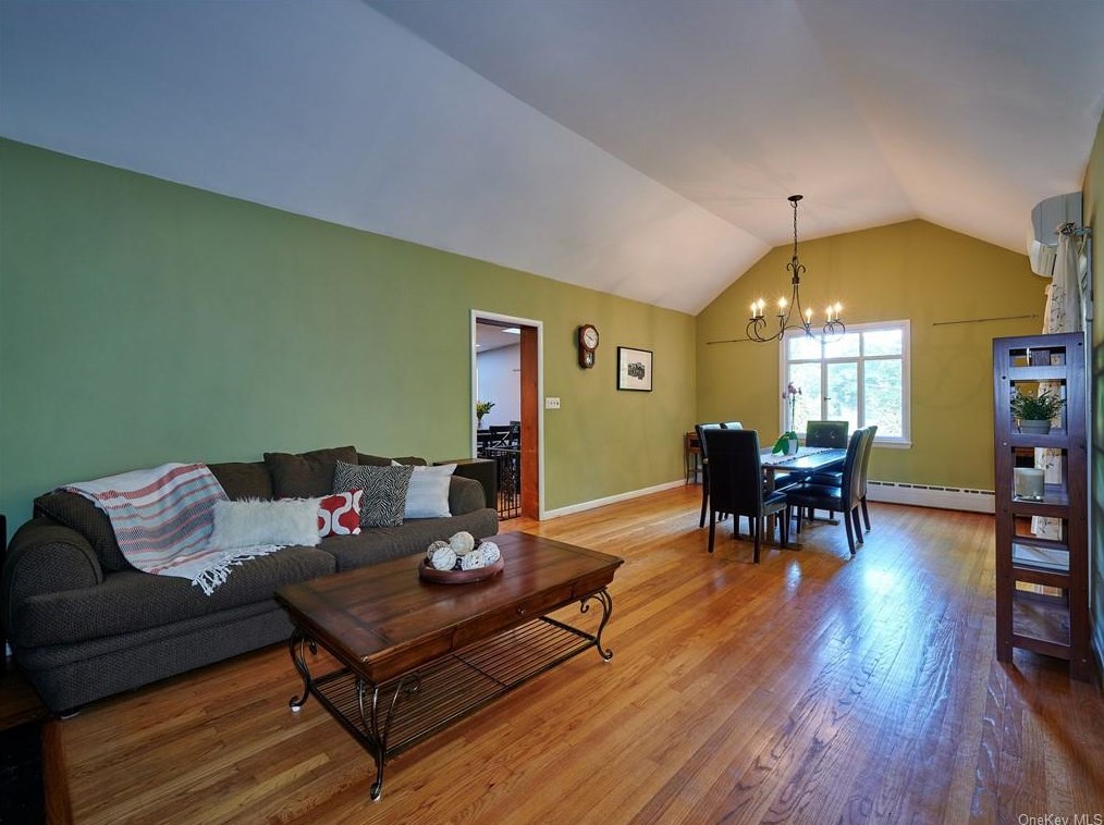 1059 Quaker Bridge Rd, Croton On Hudson NY  10520-3513 exterior