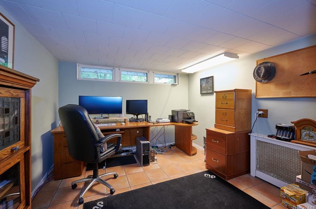 1059 Quaker Bridge Rd, Croton On Hudson NY  10520-3513 exterior