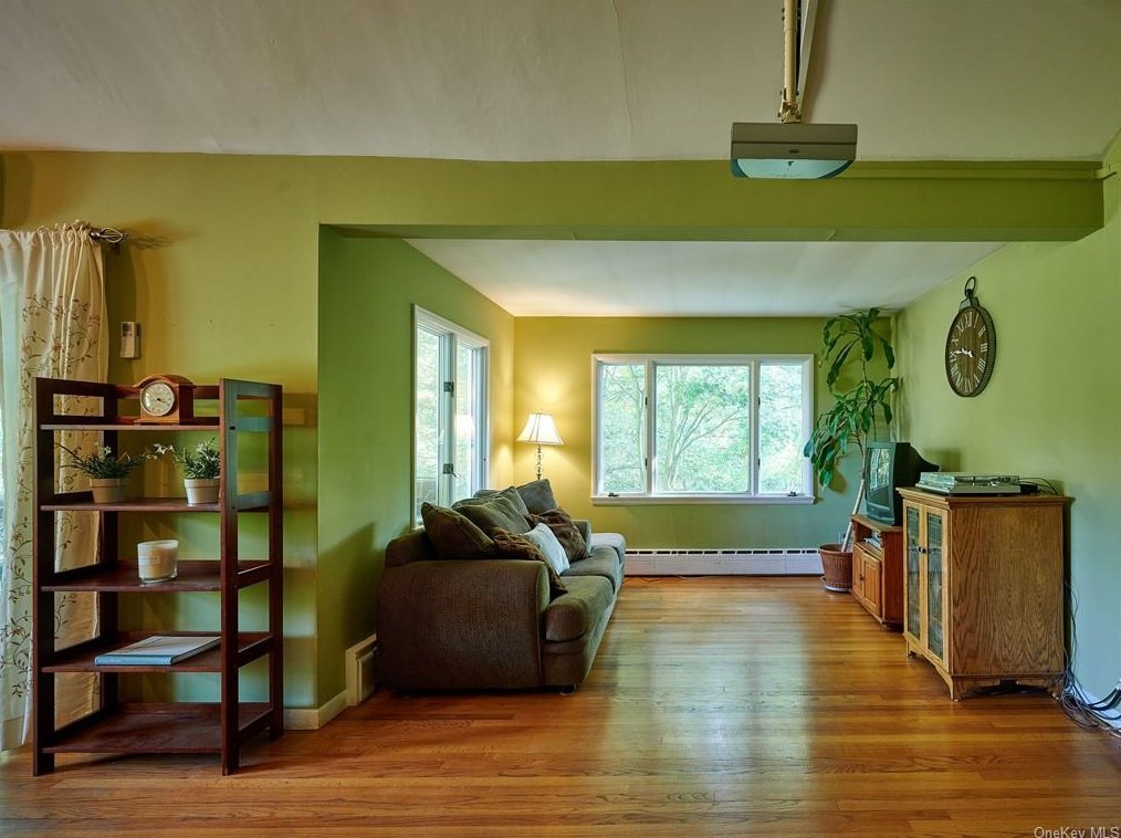 1059 Quaker Bridge Rd, Croton On Hudson NY  10520-3513 exterior