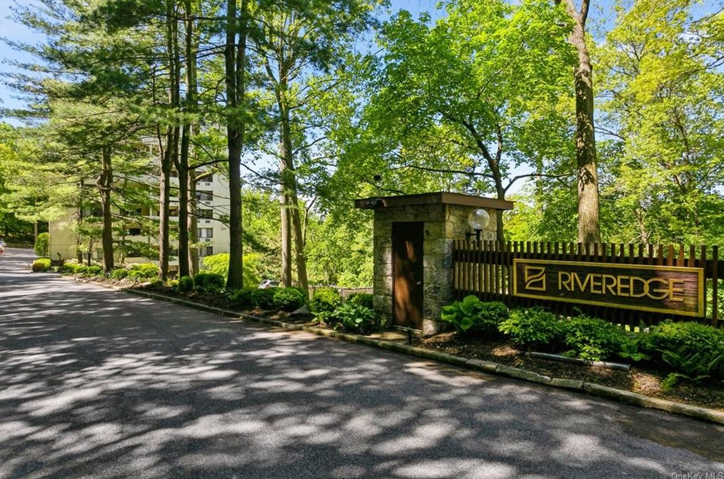 1 David Ln, Yonkers NY  10701-1101 exterior