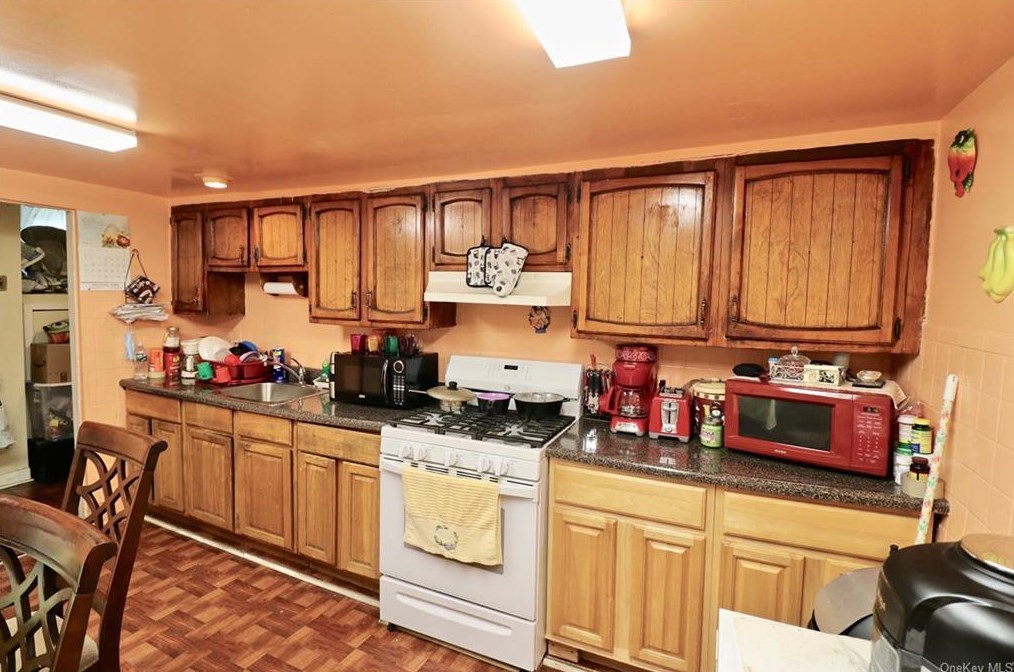 34 Victor St, Yonkers NY 10701-3446 exterior