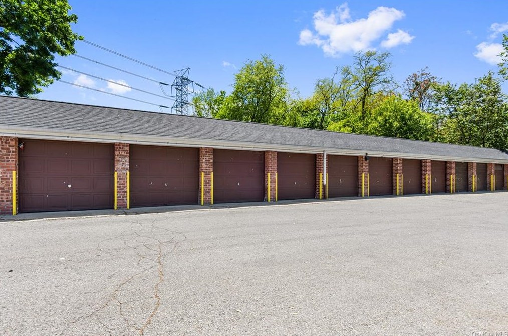 480 Tuckahoe Rd, Yonkers NY  10710-5721 exterior