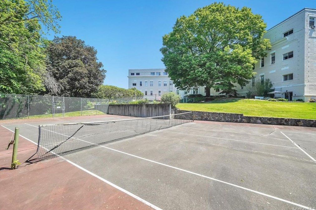 10 Waterview Est, Peekskill NY  10566-4437 exterior