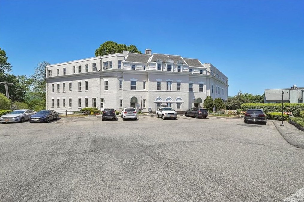 10 Waterview Est, Peekskill NY  10566-4435 exterior