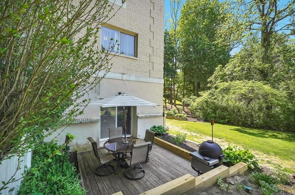 10 Waterview Est, Peekskill NY  10566-4437 exterior