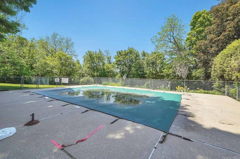 10 Waterview Est, Peekskill NY  10566-4437 exterior