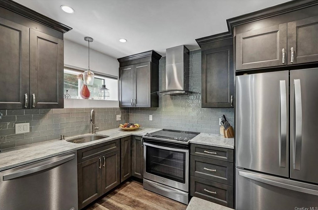 10 Waterview Est, Peekskill NY  10566-4437 exterior