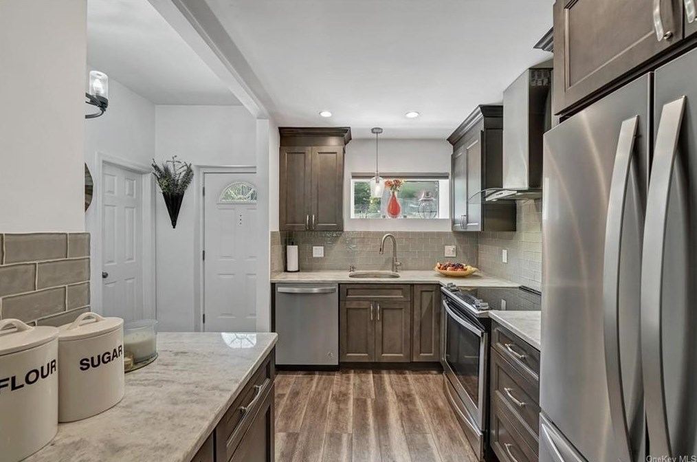 10 Waterview Est, Peekskill NY  10566-4437 exterior