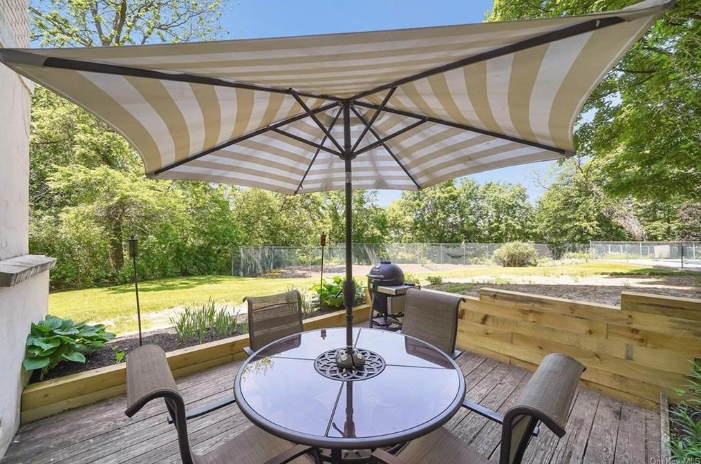 10 Waterview Est, Peekskill NY  10566-4437 exterior