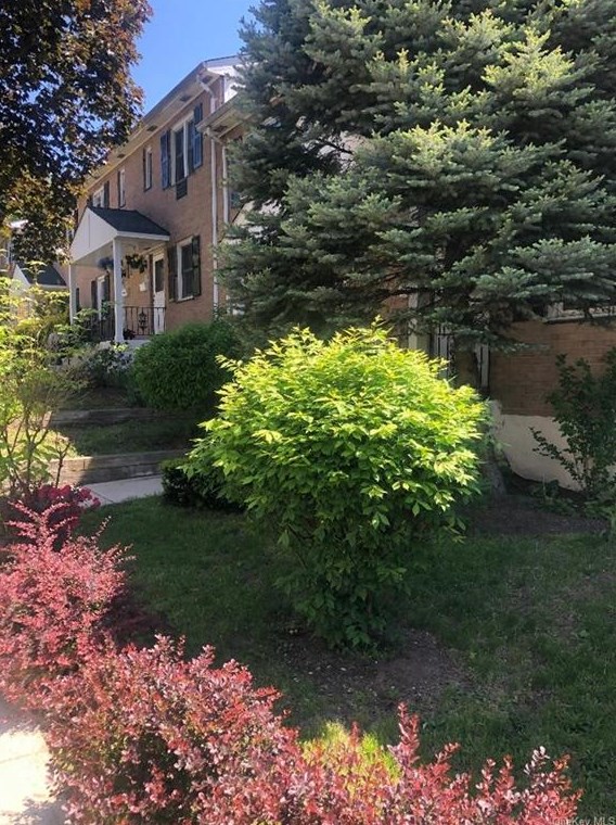 130 Glenwood Ave, Yonkers NY  10703-2649 exterior