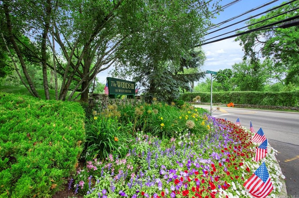 68 Villa Dr, Peekskill NY  10566-4940 exterior