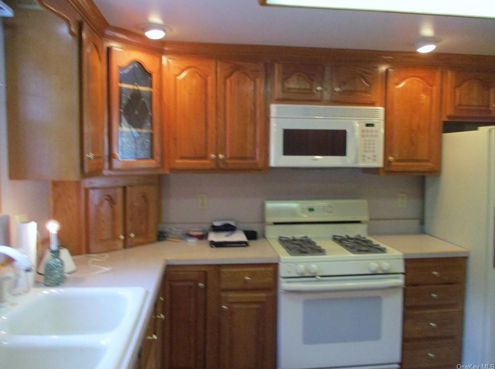 7 Upper Canal St, Port Jervis NY  12771-1242 exterior