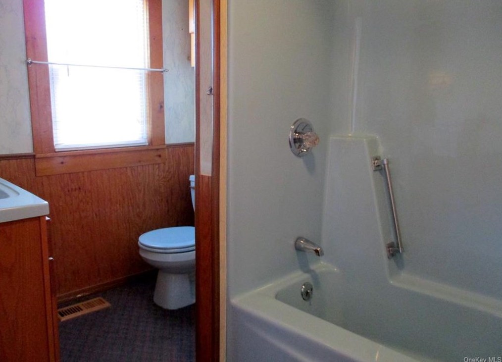 7 Upper Canal St, Port Jervis NY  12771-1242 exterior