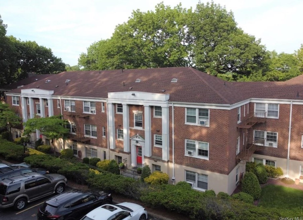 61 Rockledge Rd, Yonkers NY  10708-5305 exterior