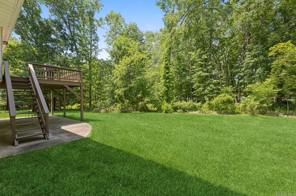 12 Meadow Ln, New City NY  10956-5408 exterior