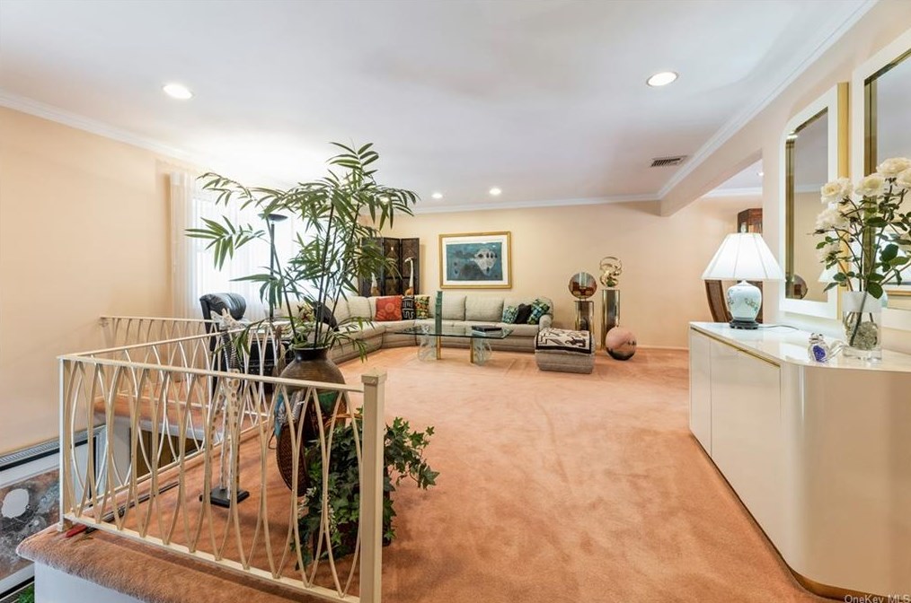 12 Meadow Ln, New City NY  10956-5408 exterior