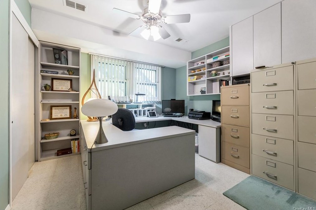 12 Meadow Ln, New City NY  10956-5408 exterior