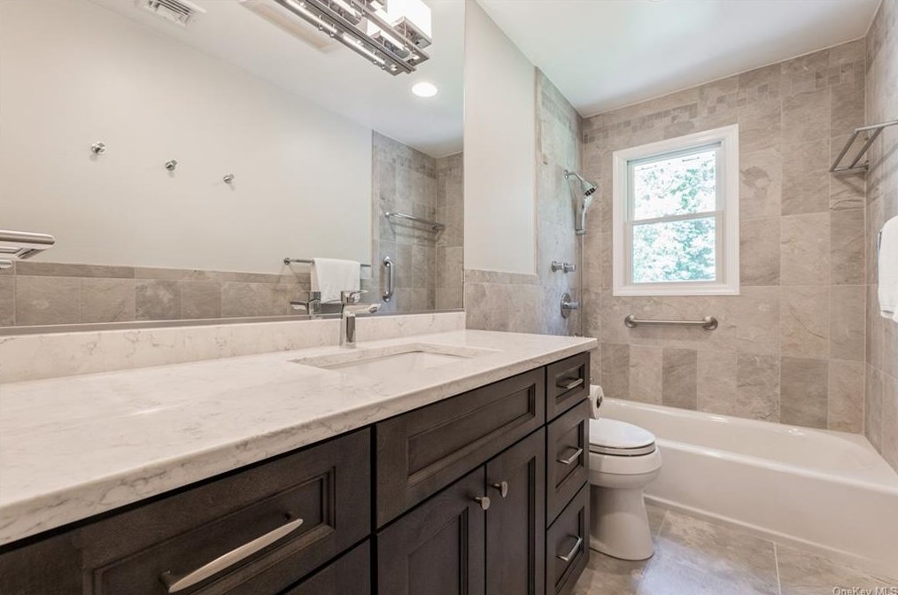 12 Meadow Ln, New City NY  10956-5408 exterior