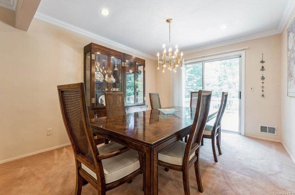 12 Meadow Ln, New City NY  10956-5408 exterior