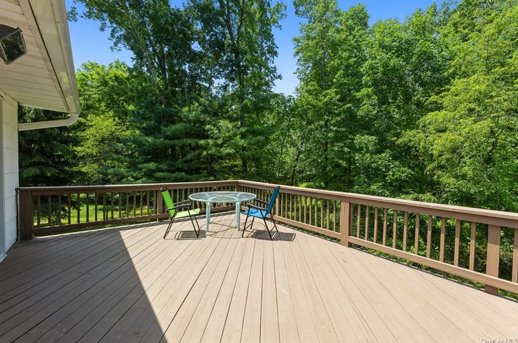 12 Meadow Ln, New City NY  10956-5408 exterior