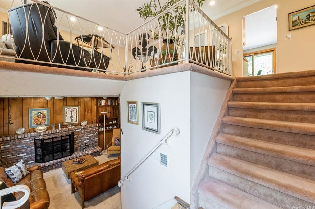 12 Meadow Ln, New City NY  10956-5408 exterior