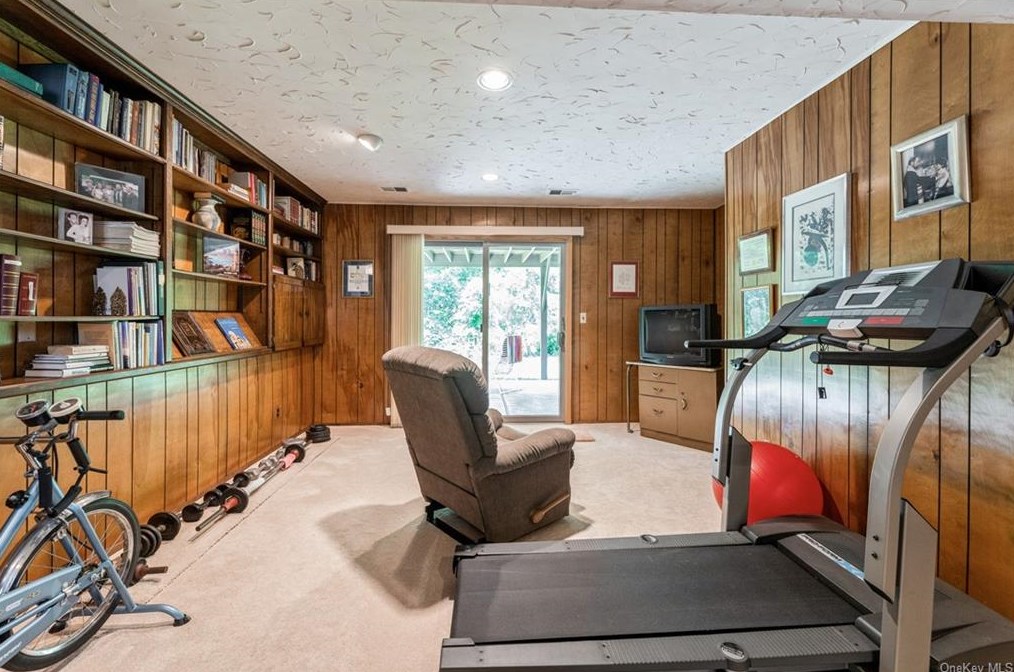 12 Meadow Ln, New City NY  10956-5408 exterior