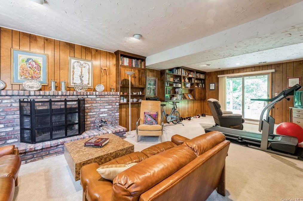 12 Meadow Ln, New City NY  10956-5408 exterior