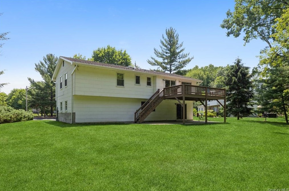 12 Meadow Ln, New City NY  10956-5408 exterior