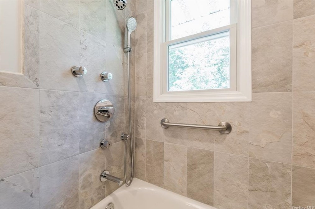 12 Meadow Ln, New City NY  10956-5408 exterior