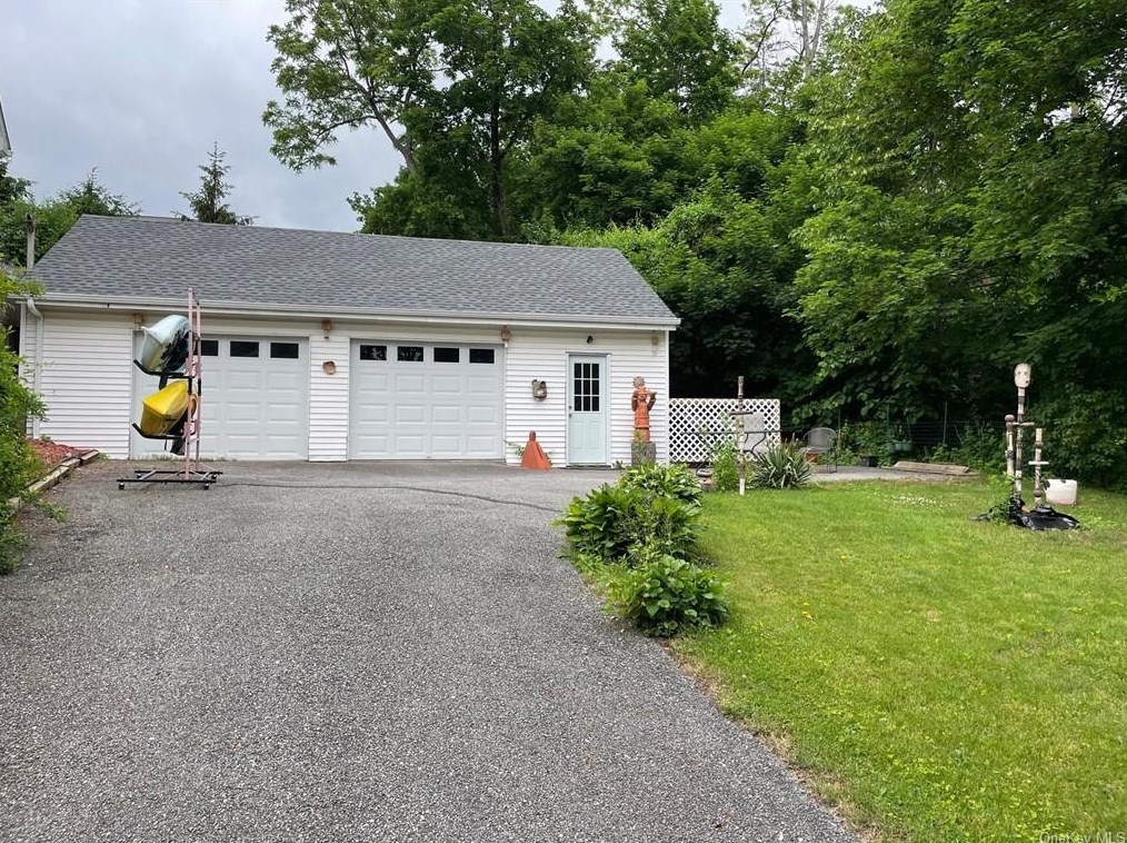 33 South St, Patterson, NY 12563