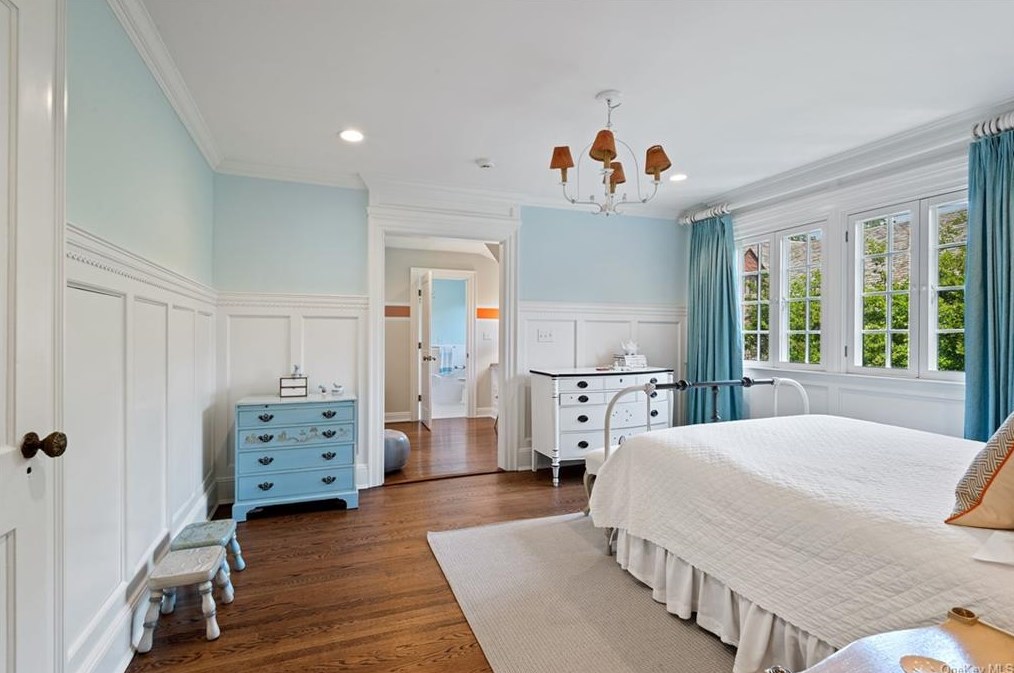 7 Sterling Rd, Harrison NY  10528-1403 exterior