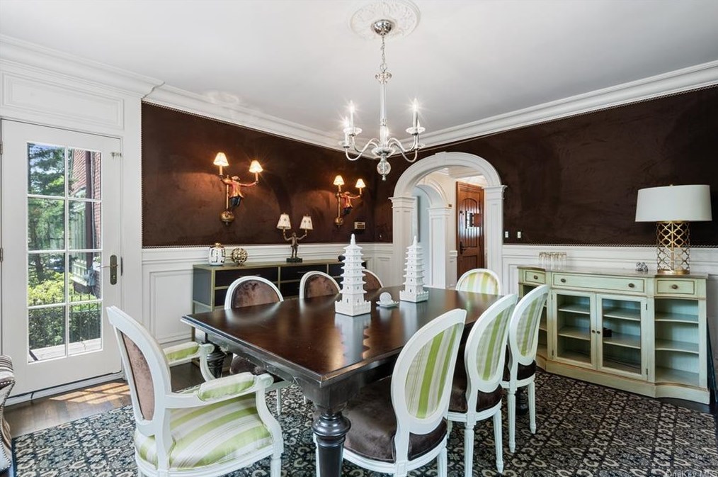 7 Sterling Rd, Harrison NY  10528-1403 exterior