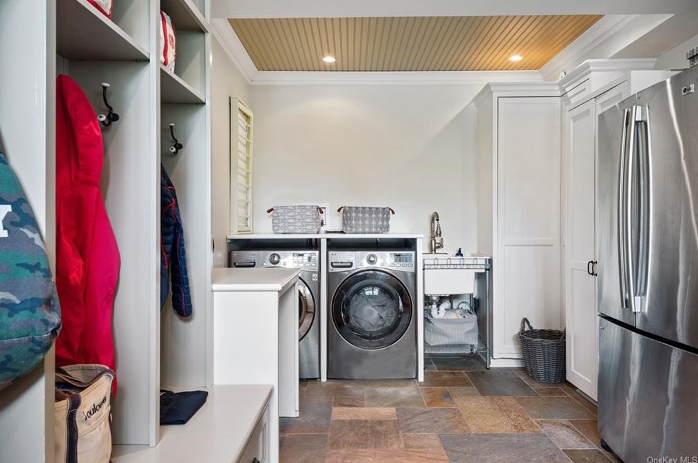 7 Sterling Rd, Harrison NY  10528-1403 exterior