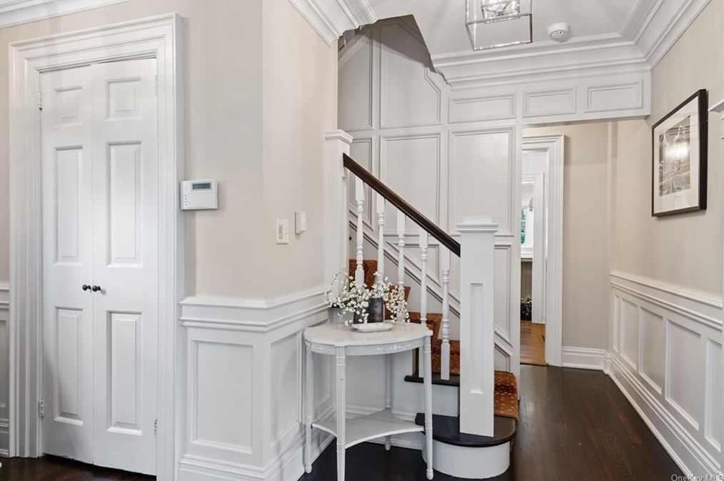 7 Sterling Rd, Harrison NY  10528-1403 exterior