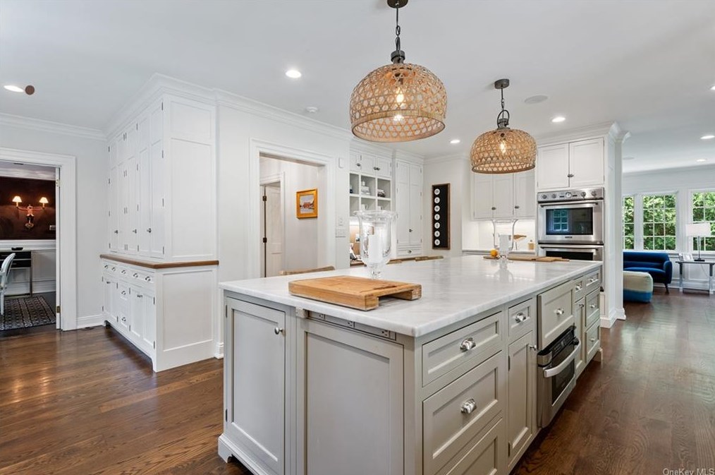 7 Sterling Rd, Harrison NY  10528-1403 exterior