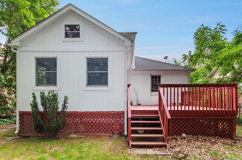 12 Division Ave, Chestnut Ridge NY  10977-5734 exterior