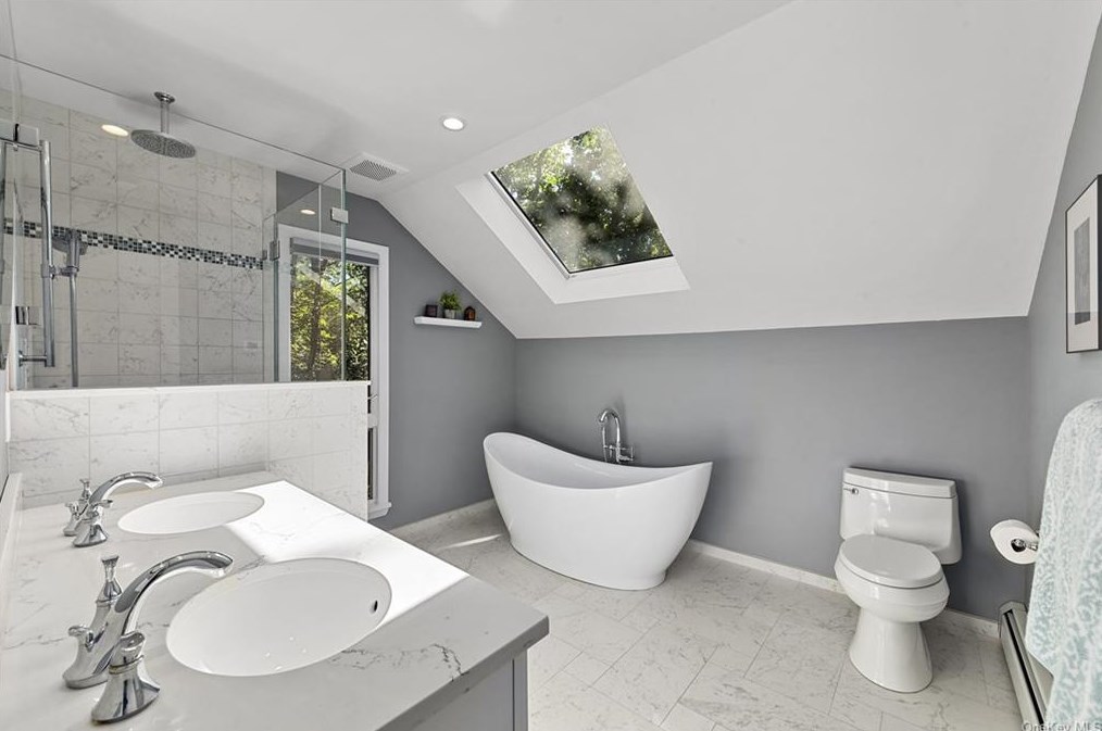 6 Quaker Hill Ct, Croton On Hudson NY  10520-3522 exterior