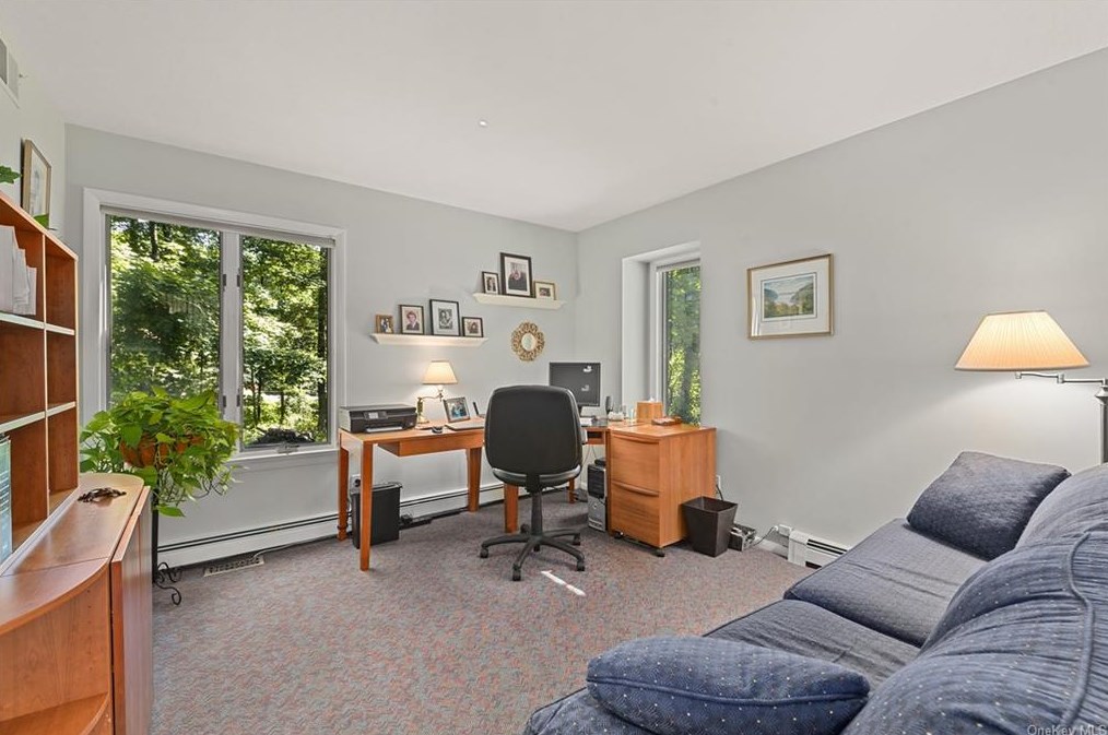 6 Quaker Hill Ct, Croton On Hudson NY  10520-3522 exterior