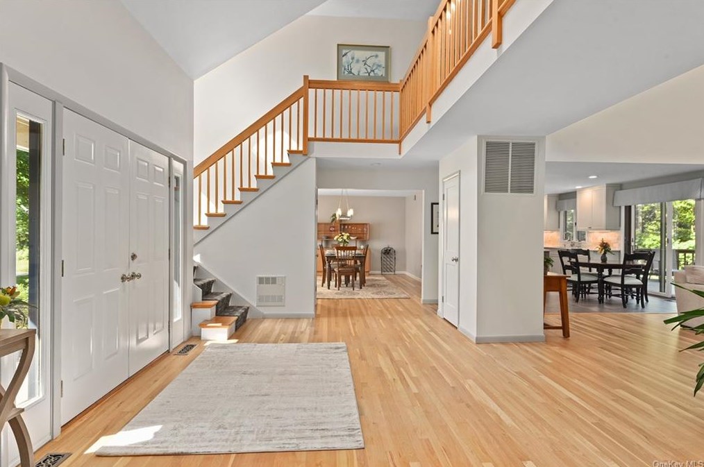 6 Quaker Hill Ct, Croton On Hudson NY  10520-3522 exterior