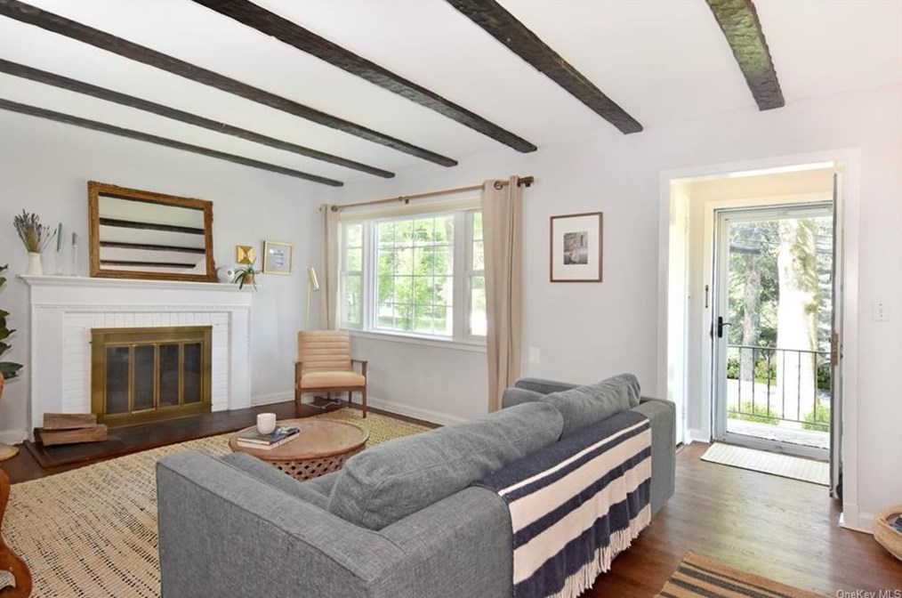 121 Walgrove Ave, Dobbs Ferry NY 10522-3106 exterior