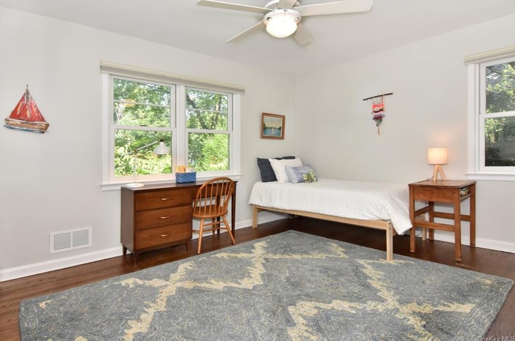 121 Walgrove Ave, Dobbs Ferry NY 10522-3106 exterior