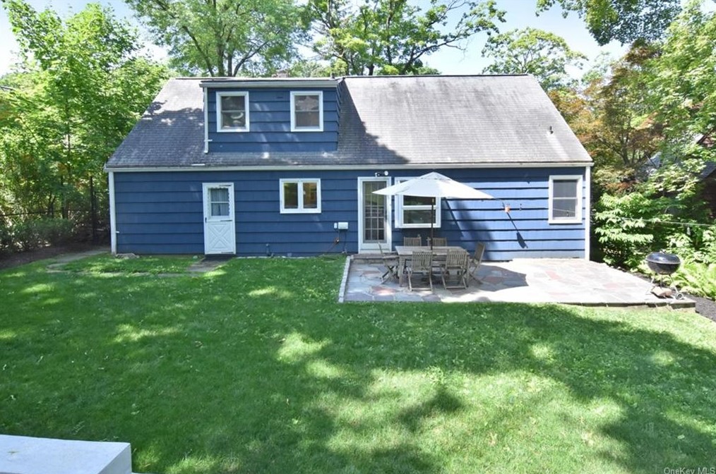 121 Walgrove Ave, Dobbs Ferry NY 10522-3106 exterior