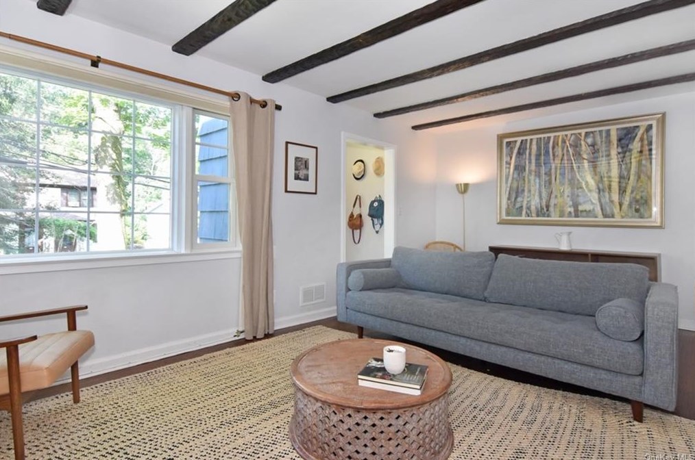 121 Walgrove Ave, Dobbs Ferry NY 10522-3106 exterior