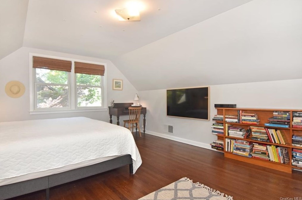 121 Walgrove Ave, Dobbs Ferry NY 10522-3106 exterior