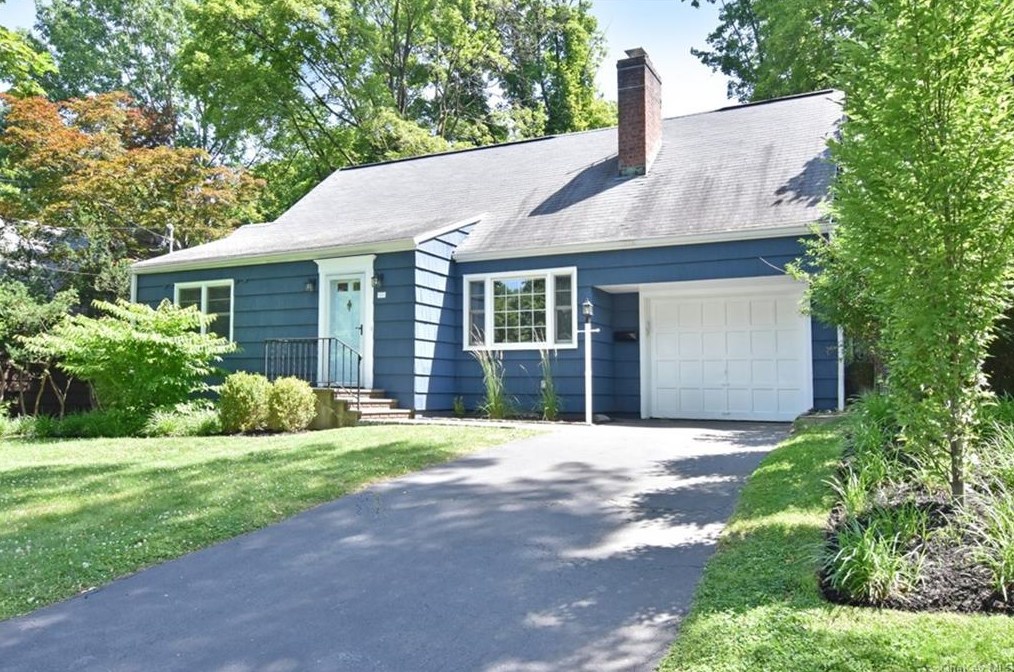 121 Walgrove Ave, Dobbs Ferry NY 10522-3106 exterior