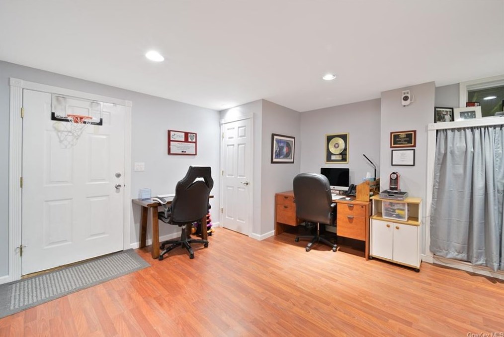 12 Sgt Ingram Ct, Chestnut Ridge NY  10965-2473 exterior