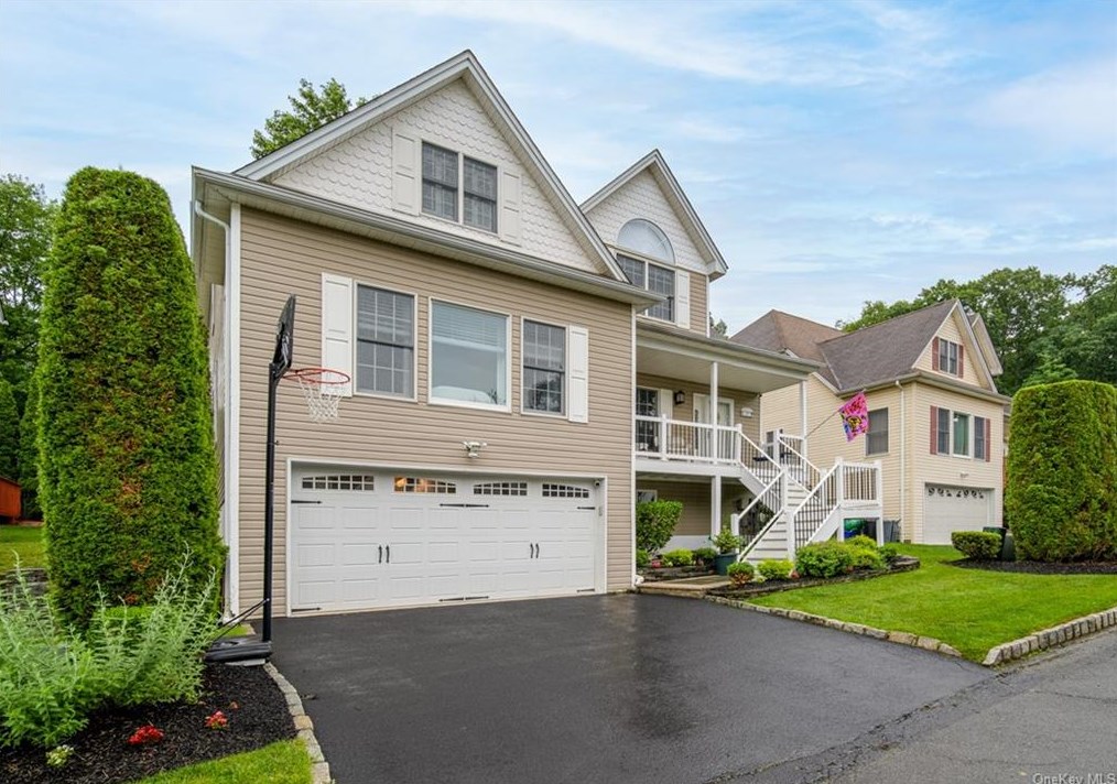 12 Sgt Ingram Ct, Chestnut Ridge NY  10965-2473 exterior