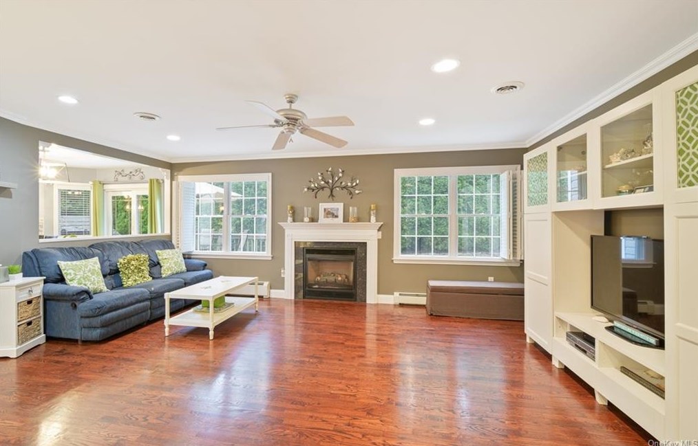 12 Sgt Ingram Ct, Chestnut Ridge NY  10965-2473 exterior