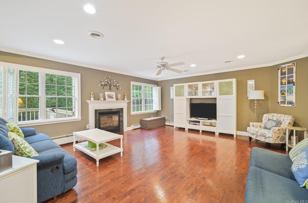 12 Sgt Ingram Ct, Chestnut Ridge NY  10965-2473 exterior