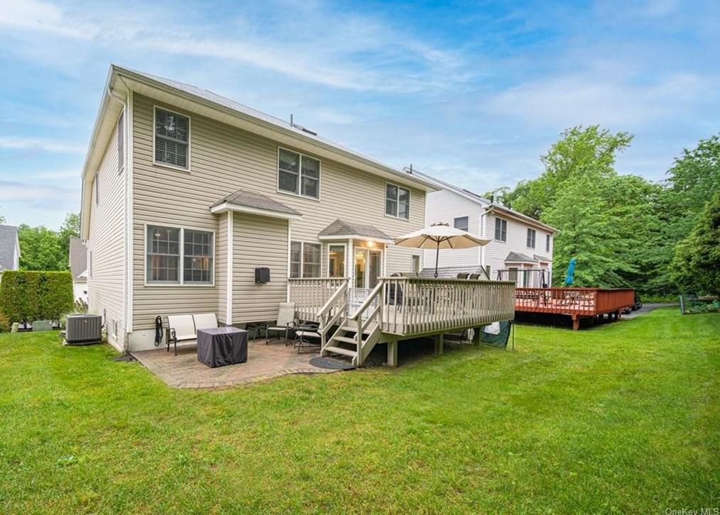 12 Sgt Ingram Ct, Chestnut Ridge NY  10965-2473 exterior